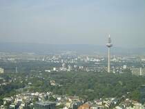 Blick Richtung Norden: Hier zu sehen der Europaturm, mit 337 noch immer hchstes Bauwerk in FFM.