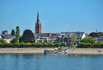 Rheinufer Bonn-Beuel mit St. Josef-Kirche und der Personenfhre am Anleger in Beuel - 07.09.2016