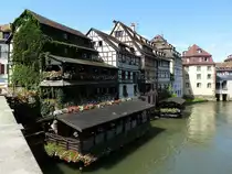Straburg, Blick auf das bekannte Restaurant an der St.Martin-Brcke im Gerberviertel, Juli 2016