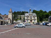 Chateau-Thierry, Rathaus und Pfarrkirche am Place General de Gaulle (09.07.2016)