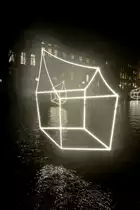 Lichtkunst �Welcome To My Home� am Herengracht in Amsterdam. Aufnahme: 3. Januar 2017.