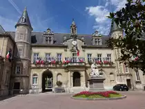 Rathaus von Melun, erbaut 1840 (10.07.2016)