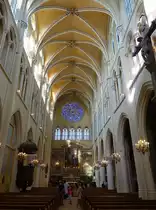 Brie-Comte-Robert, Innenraum der St. Etienne Kirche, Fensterrose mit urspr�nglichen Glasmalereien (10.07.2016)