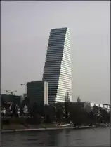 . Abgestuft -

Immer zwei Stockwerke auf einmal nehmen die Stufen des Roche-Towers in Basel, auf der Ostseite flacher als auf der Westseite.

15.03.2016 (M)