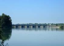 Rheinau (Rhinau), das Stauwehr dient der Ableitung des Rheins vom Rheinseitenkanal, Sept.2016
