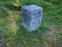 Rheinauenweg im Ortenaukreis, diese Myriametersteine wurden ab 1863 beidseitig des Rheins aufgestellt und dienten zur Lngenvermessung, beginnend in Basel, nur wenige sind erhalten geblieben, Sept.2016