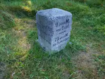 Rheinauenweg im Ortenaukreis, diese Myriametersteine wurden ab 1863 beidseitig des Rheins aufgestellt und dienten zur L�ngenvermessung, beginnend in Basel, nur wenige sind erhalten geblieben, Sept.2016