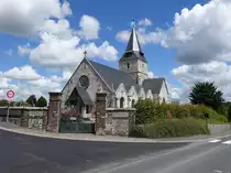 Saint-Arnoult, Kirche St. Arnoult, erbaut im 13. Jahrhundert (14.07.2016)