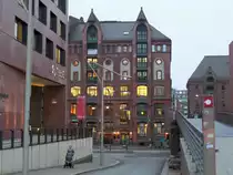 Hamburg am 15.12.2016: ehemaliges Speichergeb�ude am Sandtorkai  23-24, Stra�enseite /