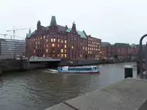 8239 Hamburg am 15.12.2016: Blick �ber den Zollkanal zu den Speichern  an der Stra�e „Brook“ /