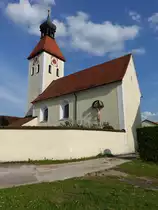�sterberg, St. Stephan Kirche, Chorturmanlage mit Satteldach und Turm mit Zeltdach, 
im Kern romanisch, erbaut im 12. Jahrhundert. Barockisierung von Johann Baptist Camesina, 1690/91 (26.05.2016)