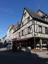 Bernay, Fachwerkhuser in der Rue General Leclerc (15.07.2016)