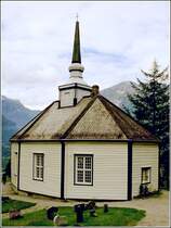 Geiranger. Die achteckige Holzkirche wurde 1842 errichtet. Der Vorgngerbau brannte 1841 ab.
Scan eines Fotos vom August 2003.