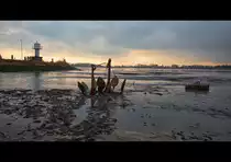 Zwei Anker liegen derzeit am Elbstrand in Gl�ckstadt (Hafenkopf). Das widerum ist ein interessantes Motiv! F�r jedermann erreichbar :-)



Aufnahmezeit: 2017:02:04 15:12:26