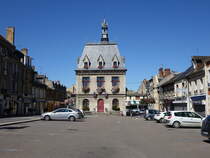 Fismes, Westfassade des Rathaus am Place du Marche (17.07.2016)