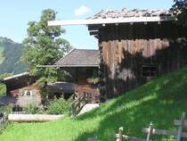 Gerstruben im Dietersbachtal: einige der denkmal-geschtzten alten Bauernhuser (Oberstdorf, Oberallgu - Sommer 2004)