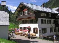 Deutschlands sdlichste stndig bewohnte Siedlung ist Eindsbach mit dem Gasthof (Landkreis Oberallgu - Sommer 2004)