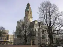 Das Alte Rathaus am Willy-Brandt-Platz - mit Fahnen auf Halbmast (Kreis RE, Februar 2005)