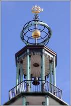 Emden. Die Spitze des Rathausturms wird von einem vergoldeten 3-Mast-Segelschiff geziert.
10.03.2017