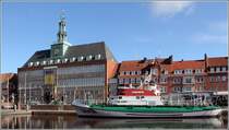 Emden. Das Rathaus liegt am Ende des Ratsdelftes, einem Teil des Alten Binnenhafens. Im Gebaude befindet sich auch das Ostfriesische Landesmuseum.
10.03.2017