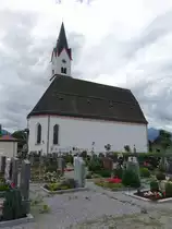 Altenbeuern, kath. Filialkirche zur Hl. Dreifaltigkeit, Saalbau mit Steildach und S�dturm mit Spitzhelm �ber Giebeln, erbaut ab 1494 durch Johann Marggraf, 1889 im Inneren neugotisch �berformt (03.07.2016)