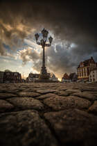 Hier sieht man den tollen Kandelaber bei Sonnenuntergang auf dem Glckstdter Markt. 

Aufnahme: 01.03.2017