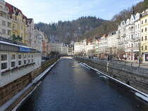 Karlsbad, Huser entlang der Eger in Stadtzentrum (19.02.2017)