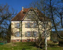 Heiligenzell, das 1906 errichtete Pfarrhaus gehrt heute der Gemeinde, Mrz 2017