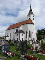 Parsberg, Katholische Filialkirche Sankt Laurentius, Saalbau mit eingezogenem Chor und Nordturm, sp�tgotische Anlage auf romanischer Grundlage,  um 1700 barockisiert, Turm 1795 (03.07.2016)