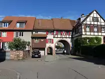 Kenzingen, historisches Schwabentor in der Brotstra�e (14.08.2016)