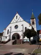 Ehrenstetten, neugotische kath. St. Georg Kirche, erbaut von 1911 bis 1912 durch Vincenzo Merazzi (15.08.2016)