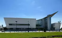 H�ningen (Huningue), das 2002 erbaute Kulturzentrum  Triangle , Juli 2017