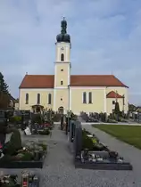 Oberschneiding, Pfarrkirche Maria Himmelfahrt, Altarhaus, Vierung und Turm 18. Jahrhundert, Langhauserweiterung nach Westen und zwei Querh�user 1848, von 1910 bis 1914 umgestaltet durch Heinrich Hauberrisser (13.11.2016) 