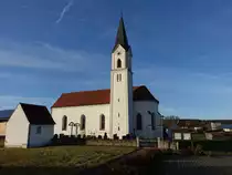 Obergrafendorf, Pfarrkirche St. Stephan, Saalbau mit eingezogenem Chor und fnfgeschossigem Turm, erbaut im 15. Jahrhundert, 1863 und 1898 erhht (20.11.2016)