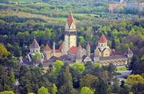 Die Kremationsanlage auf dem Sdfriedhof Leipzig vom Vlkerschlachtdenkmal aus gesehen. Aufnahme: 29. April 2017.