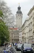 Die Universit�tssra�e in Leipzig von der Grammatischen Stra�e aus gesehen. Om Hintergrund ist der Turm des Neuen Rathauses zu sehen. Aufnahme: 29. April 2017.