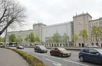 Die Ringbebauung am Ro�platz in Leipzig ist ein typisches Beispiel der DDR-Architektur. Der Bauk�rper enth�lt etwa 200 Wohnungen.
Aufnahe: 29. April 2017. 