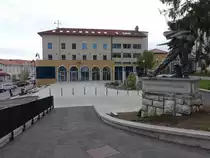 Postojna, Stadtb�cherei in der Trzaska Cesta Stra�e (28.04.2017)