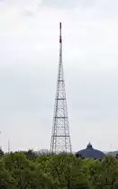 Der Funkturm Leipzig ist ein 2015 errichteter 191 Meter hoher Sendeturm im Ortsteil Zentrum-S�dost in Leipzig, der in 2016 seinen Regelbetrieb aufgenommen hat. Der Turm sorgt f�r die Verbreitung des digitalen terrestrischen Fernsehens (DVB-T2) und des Digitalradios (vom V�lkerschlachtdenkmal aus gesehen).
Aufnahme: 29. April 2017.