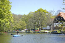 Die Weie Elster am Klingerhain in Leipzig. Aufnahme: 30. April 2017.