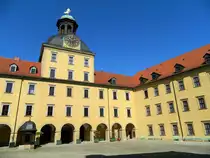 11.05.2017: Innenhof von Schloss Moritzburg in Zeitz an der Elster im Burgenlandkreis in Sachsen-Anhalt. Ausgehend von einer K�nigspfalz und einem befestigten Bischofssitz entstand im 17. Jh. das heutige Barockschloss. Auf dem Gel�nde befindet sich auch der Zeitzer Dom.