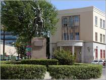 Cdiz. Vor der Aulario Simn Bolivar der Universitt steht ein Reiterstandbild des sdamerikanischen Unabhngigkeitskmpfers Simn Bolivar. 19.04.2017