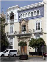 Cdiz. Prachtvoll geschmcktes Stadthaus in der Nordecke der Plaza de San Antonio. 19.04.2017