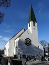 Mamming, Pfarrkirche St. Margaretha, Nachfolgebau einer im Zweiten Weltkrieg zerst�rten sp�tgotischen Kirche. Sie wurde in den Jahren 1947 bis 1949 nach den Pl�nen von Friedrich Ferdinand Haindl erbaut (21.11.2016)