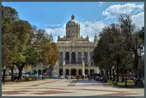 Nat�rlich darf in Kuba in keiner gr��eren Stadt ein Museum zur Geschichte der Revolution fehlen. Das Revolutionsmuseum von Havanna ist im 1920 errichteten, ehemaligen Pr�sidentenpalast untergebracht. (29.03.2017)