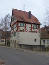 Groharbach, ehem. Landturm, Dreigeschossiger Halbwalmdachbau in Fachwerk ber massivem Erdgeschoss mit verzahnter Eckquaderung, 16. Jahrhundert, Fachwerk im 17. Jahrhundert aufgesetzt (27.11.2016)