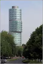 Bochum. Das Exzenterhaus auf der Universit�tsstra�e wurde 2013 fertiggestellt. Die 15 Etagen des B�rogeb�udes wurden auf einen 22 m hohen Luftschutzbunker aus dem Jahr 1942 aufgesetzt. Die Gesamth�he des Bauwerkes betr�gt 89 m. 23.05.2017