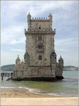 Lissabon. Der im manuelinischen Stil errichtete Torre de Belem von der Landseite. Auf dem gegenberliegenden Ufer des Tejo gab es ursprnglich noch einen Zwillingsturm, der jedoch dem groen Erdbeben von 1755 zerstrt wurde. Seit 1983 gehrt der Turm zum UNESCO-Weltkulturerbe. 21.04.2107