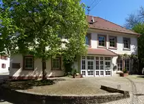 Heimbach, Altes Rathaus, erbaut 1859, 1957 umgebaut zur Post, heute Volksbank, Mai 2017