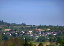 Tutschfelden im Breisgau, Blick von Sden auf den Ort, schn gelegen in den Vorbergen des Schwarzwaldes, Mai 2017